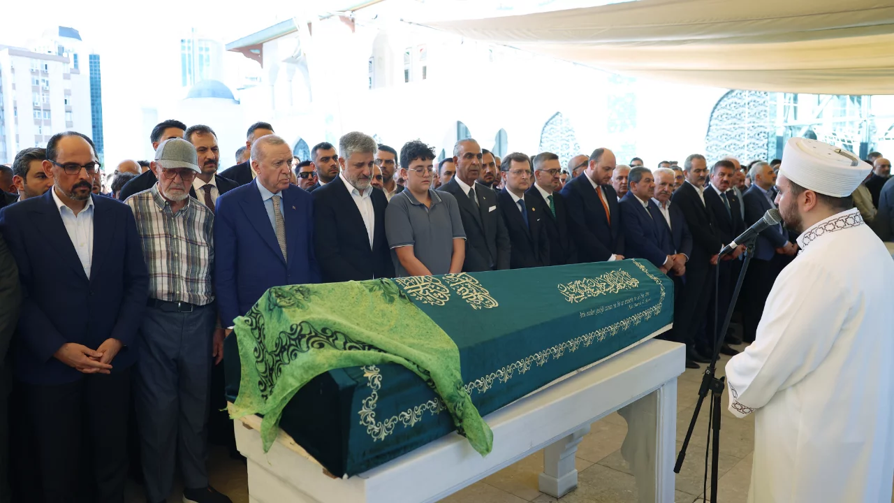 Cumhurbaşkanı Erdoğan, Fatma Zehra &Ouml;nen'in cenazesine katıldı