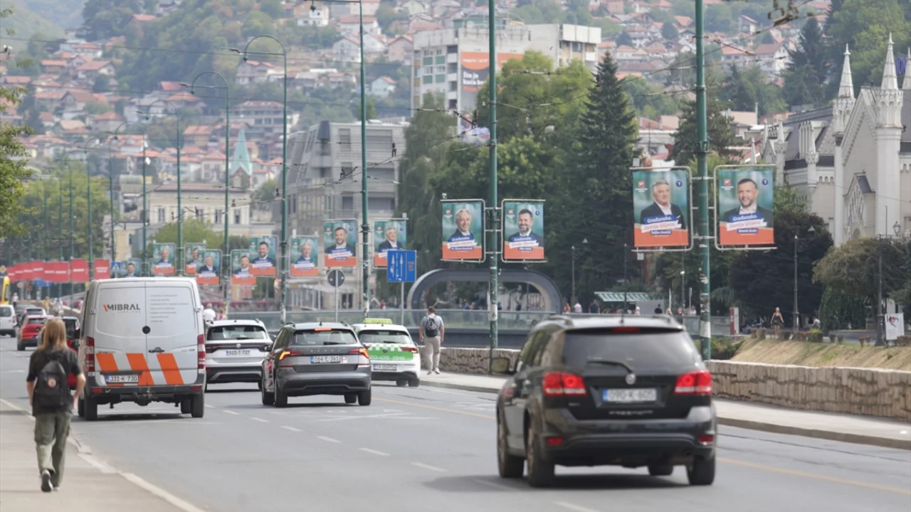 Bosna Hersek'te se&ccedil;im heyecanı başladı: Adaylar sahaya indi