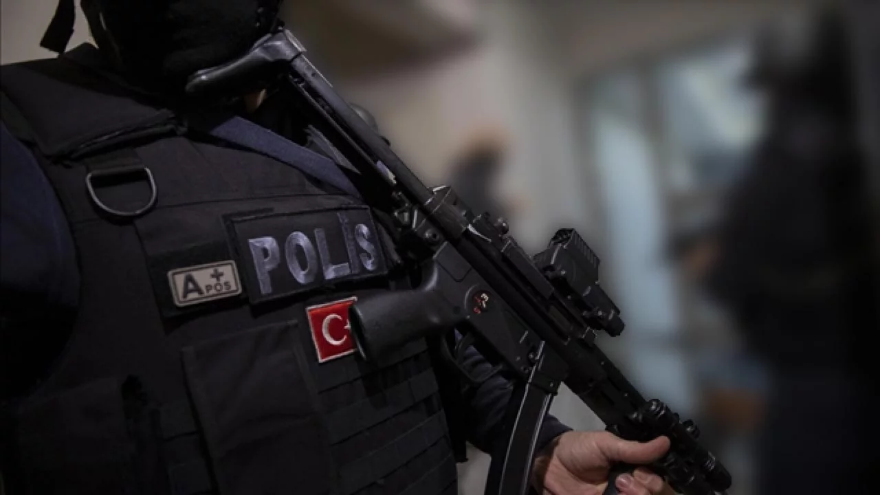 Antalya'da suç örgütü operasyonu: Adreslerden uyuşturucu çıktı