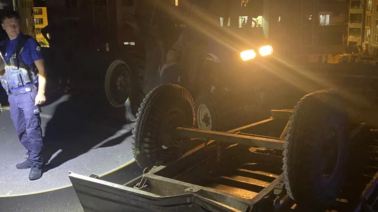 İznik'te feci kaza! Tır traktöre çarptı, sürücü hayatını kaybetti