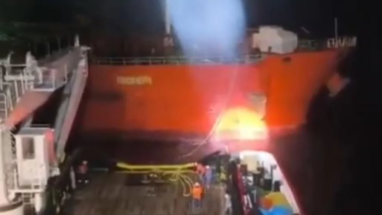 Marmara Adası a&ccedil;ıklarında tanker alarmı: 96 bin tonluk petrol gemisi kurtarıldı
