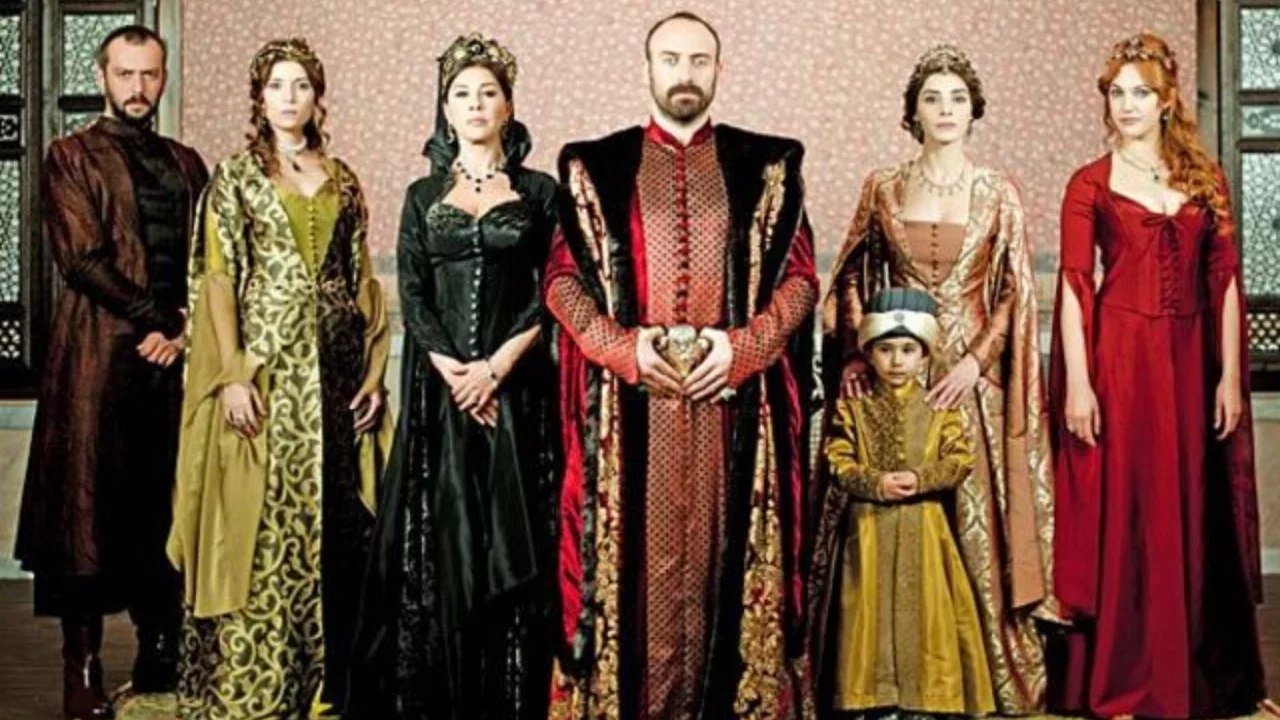Nebahat &Ccedil;ehre ve Meryem Uzerli yıllar sonra aynı karede! 'Muhteşem Y&uuml;zyıl' buluşması nostalji yaşattı