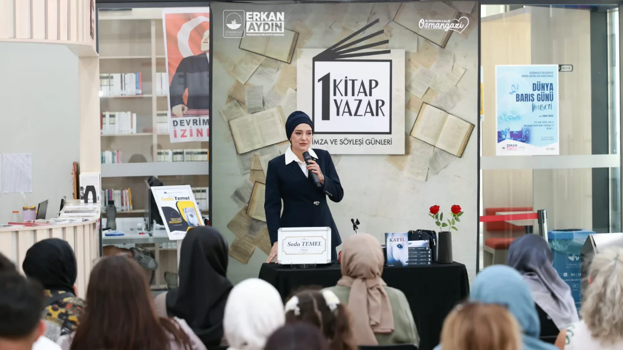 Bursa'da edebiyatseverleri buluşturan etkinlik! Yazar Seda Temel hikayesini ilk kez anlattı