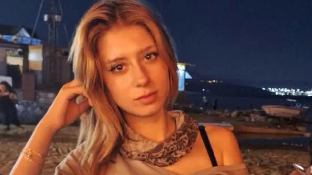 Bursa'da gen&ccedil; kızdan haber yok! 17 yaşındaki Azra konser i&ccedil;in evden &ccedil;ıktı, d&ouml;nmedi