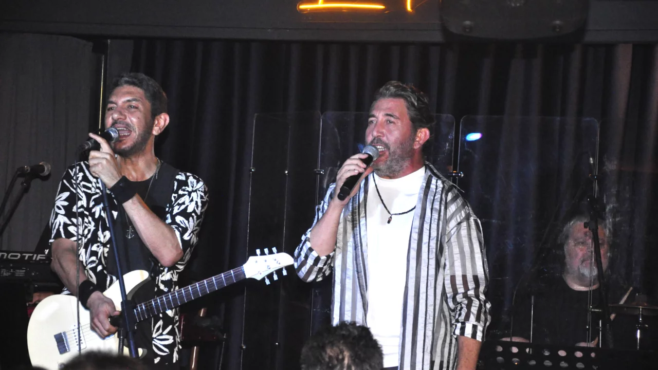 Kaan &Ouml;zt&uuml;rk ve Emre Kınay'dan m&uuml;zik dolu gece