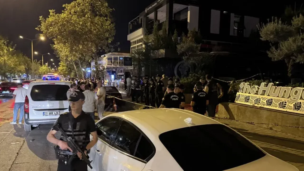 Restoranda kanlı &ccedil;atışma: Kurşun yağdırdılar! 2 &ouml;l&uuml;, 3 yaralı