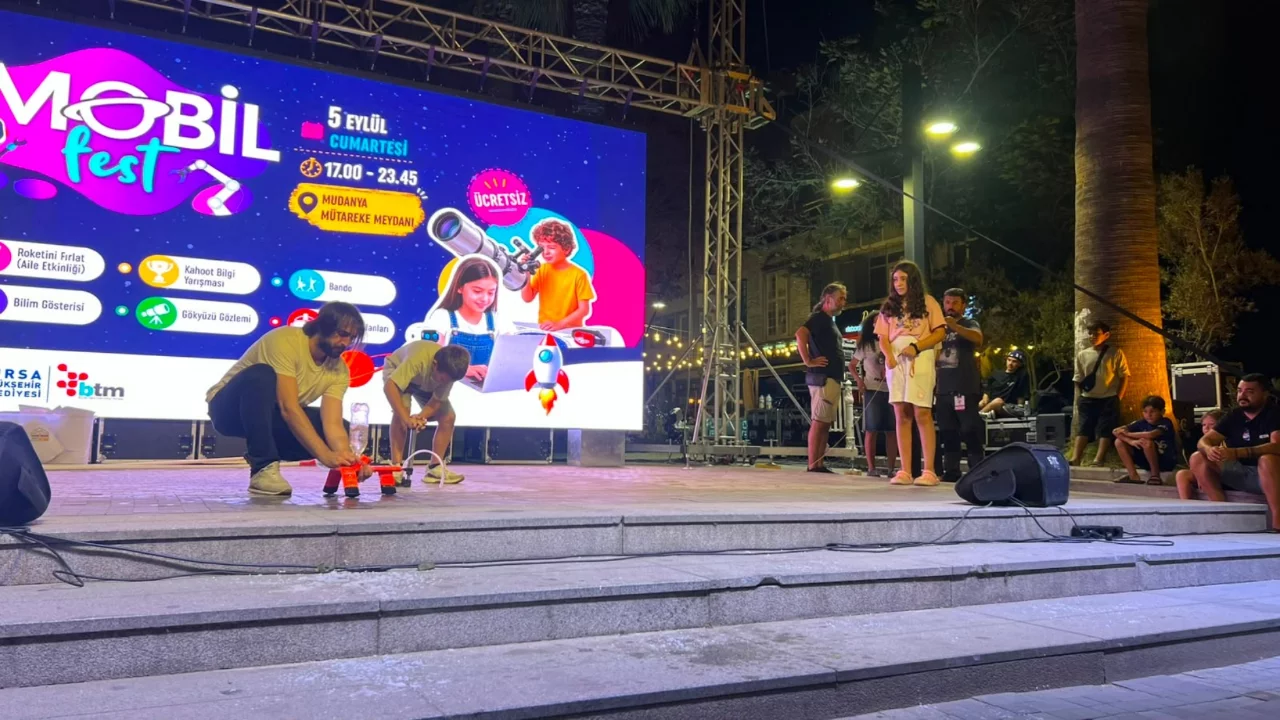 Mudanya'da gece gökyüzüne çevrildi! Çocuklar bilimin dünyasında buluştu