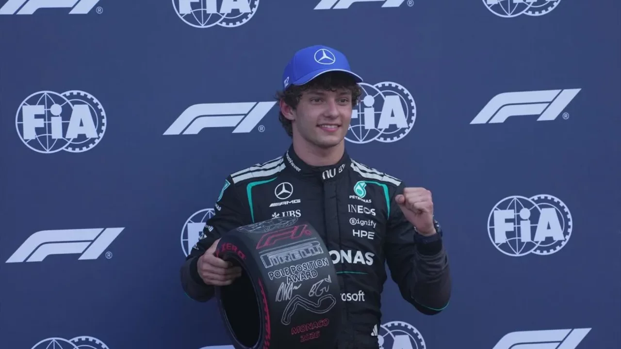 Formula 1'de tarihi zafer: Kimi Antonelli İtalya Grand Prix'sini kazandı