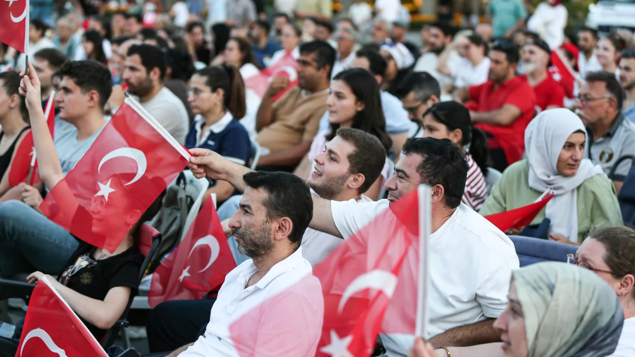 Bursa'da Filenin Sultanları heyecanı meydanlara taştı