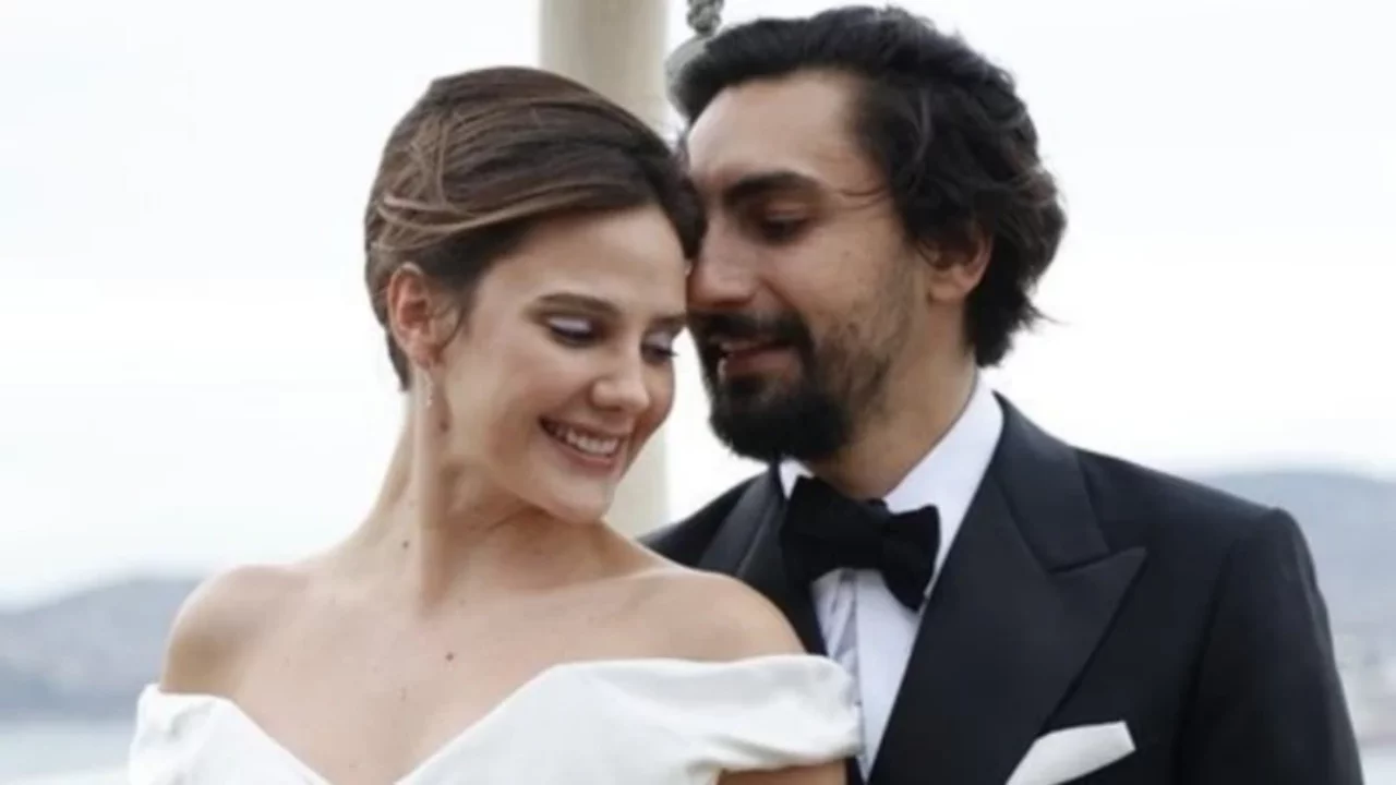 Alina Boz ve Umut Evirgen'den bebek &ouml;ncesi mutluluk pozu! Doğum i&ccedil;in geri sayım başladı
