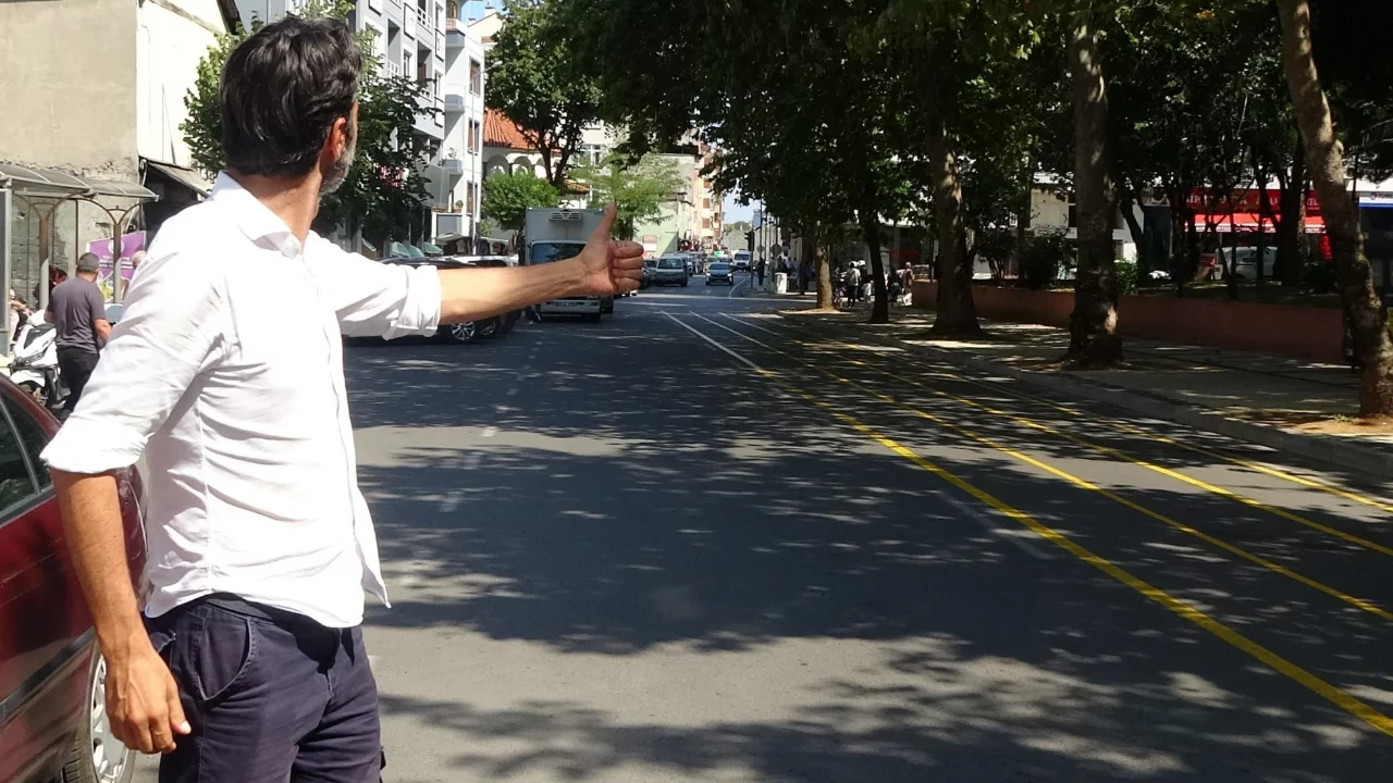 Kimi zaman otostop yaparak kimi zaman bisikletle 133 ülke gezdi