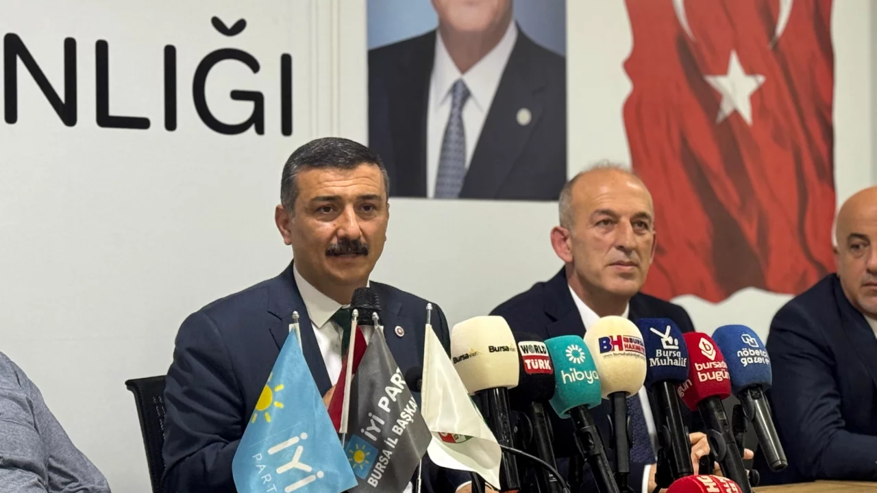 Selçuk Türkoğlu 3 yıllık Meclis karnesini açıkladı! Bursa için 124 soru önergesi...