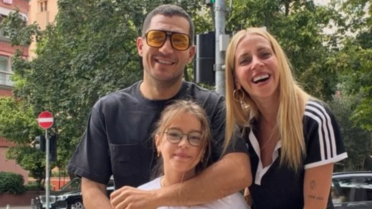 Uraz Kaygılaroğlu ve Melis İşiten'in kızı Ada b&uuml;y&uuml;d&uuml;! Ortaokul heyecanını birlikte yaşadılar