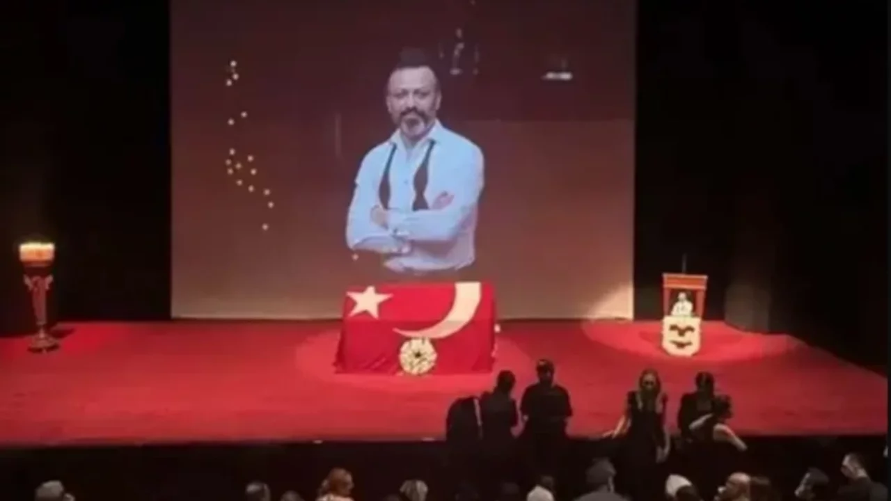 Serhat Kılıç son yolculuğuna uğurlandı! Ünlü isimler veda töreninde buluştu