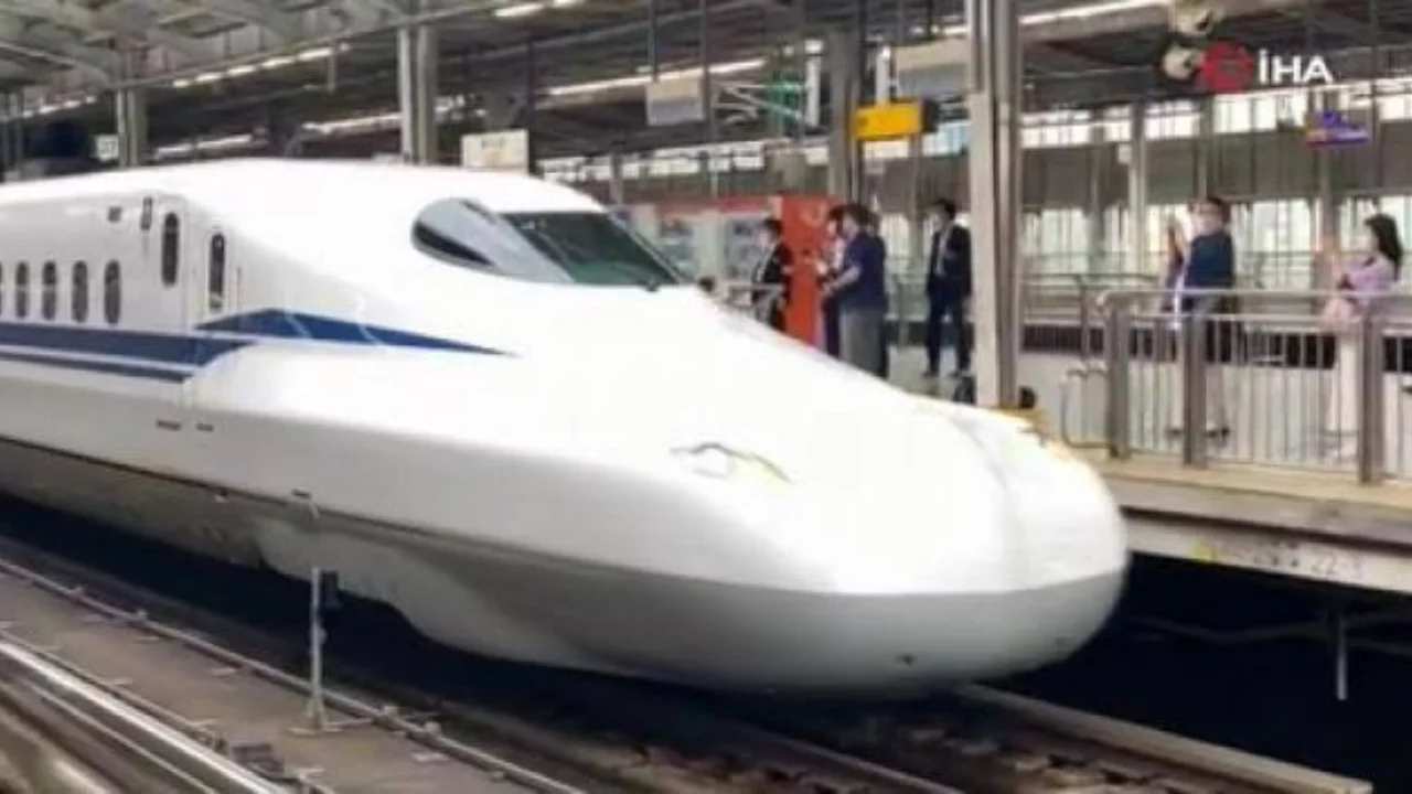 Tokyo'da şiddetli yağış alarmı: Tren seferleri iptal edildi, 140 bin kişi etkilendi
