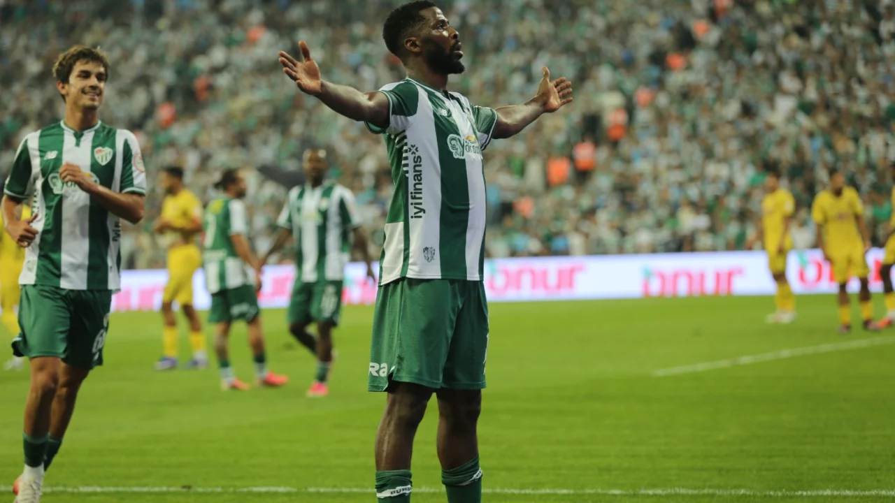 Bursaspor Manisa deplasmanında &uuml;&ccedil; puan i&ccedil;in sahada! Ma&ccedil; başladı...