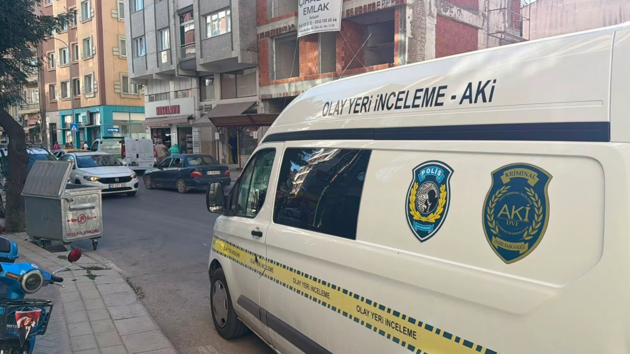 Eskişehir'de 58 yaşındaki kadın evinde &ouml;l&uuml; bulundu: Ş&uuml;pheli &ouml;l&uuml;m soruşturması