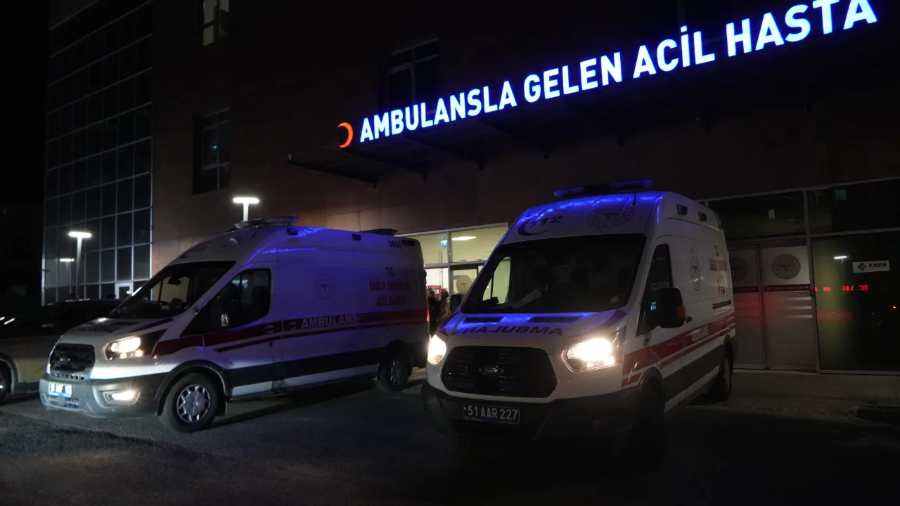 Niğde'de otlatma tartışması taşlı sopalı kavgaya d&ouml;n&uuml;şt&uuml;: 5 yaralı