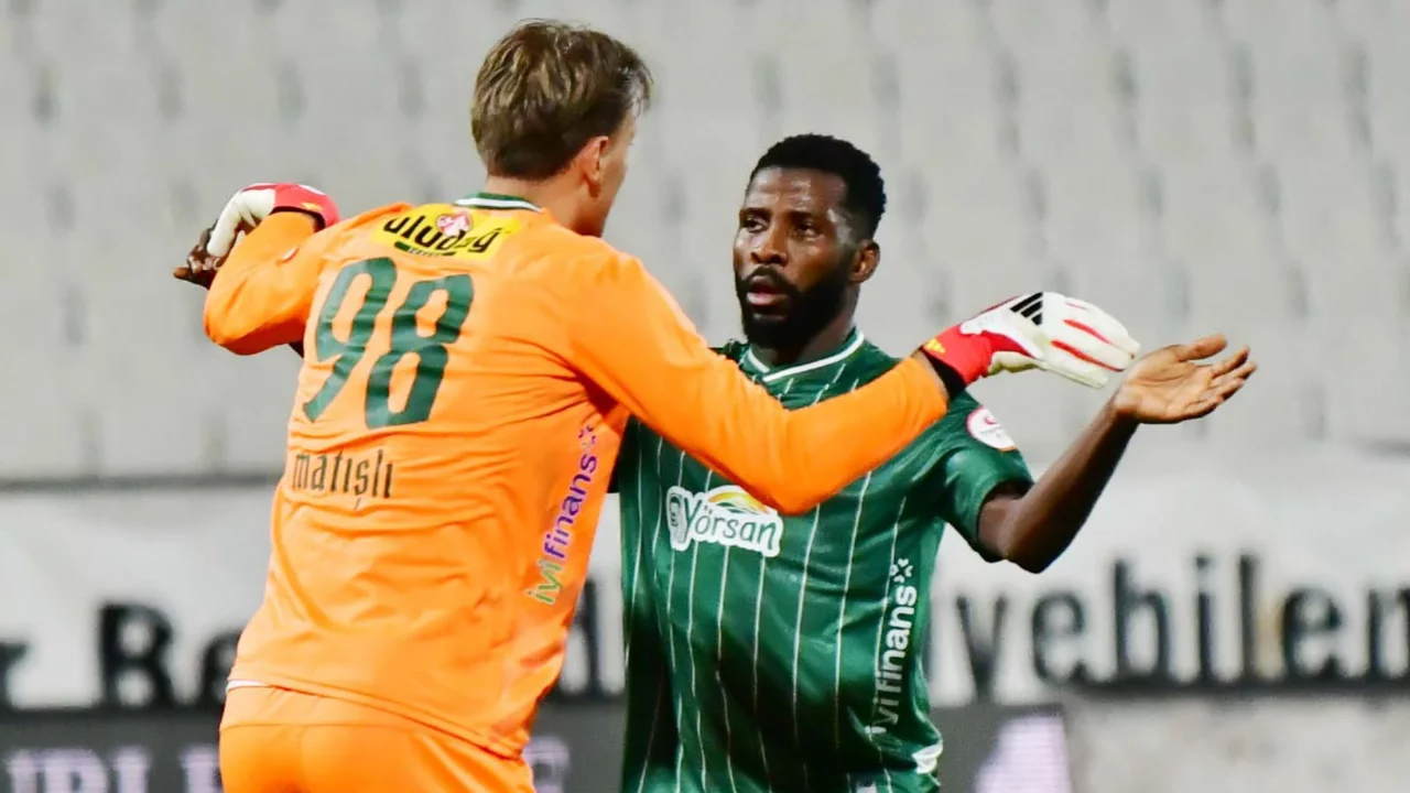 Bursaspor Manisa'dan 3 puanla d&ouml;n&uuml;yor!