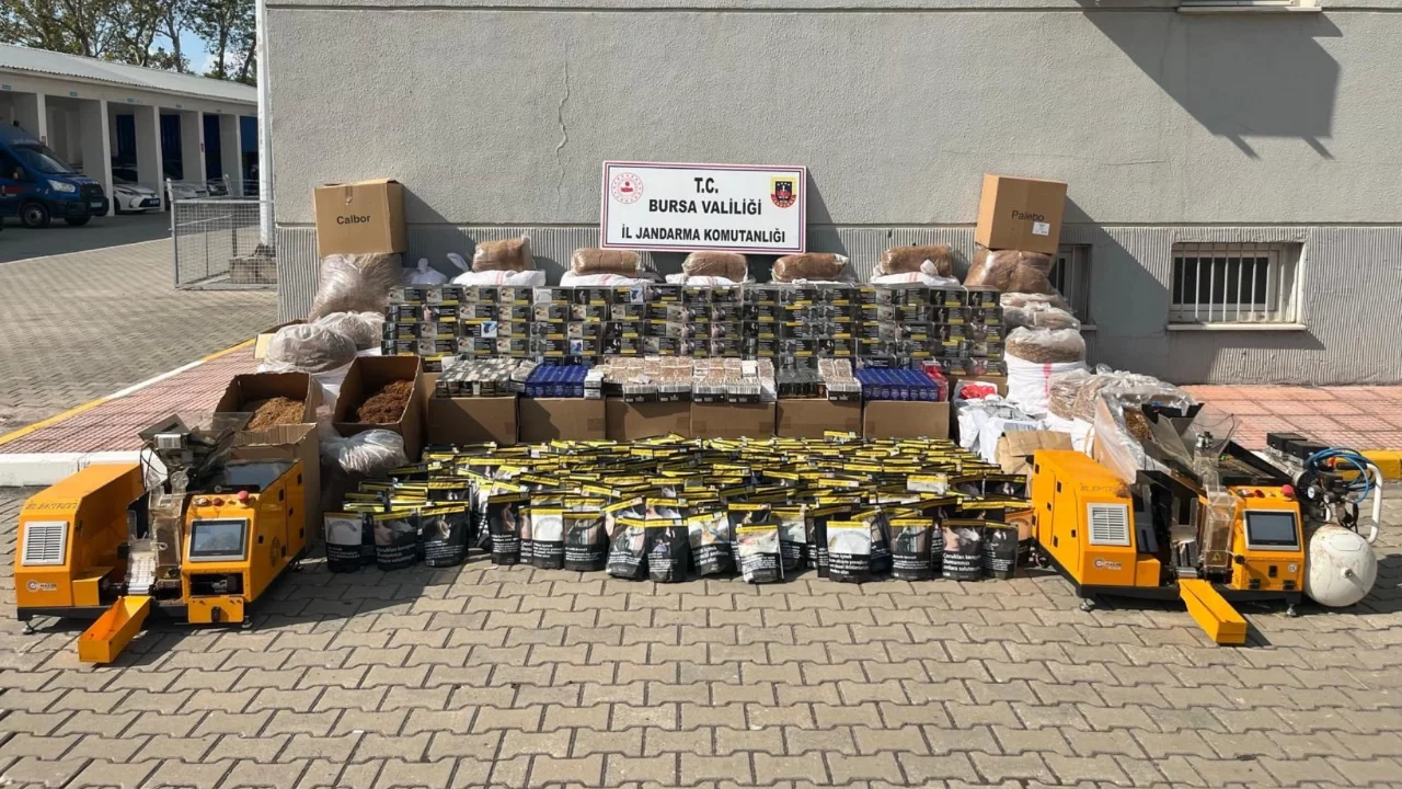 Bursa'da Ka&ccedil;ak T&uuml;t&uuml;n Operasyonu! 3,2 Milyon TL'lik &Uuml;r&uuml;n Ele Ge&ccedil;irildi...