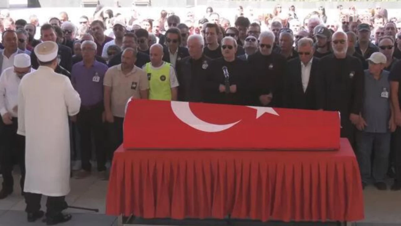 Oyuncu Serhat Kılıç son yolculuğuna uğurlandı! Ankara'da gözyaşlarıyla toprağa verildi