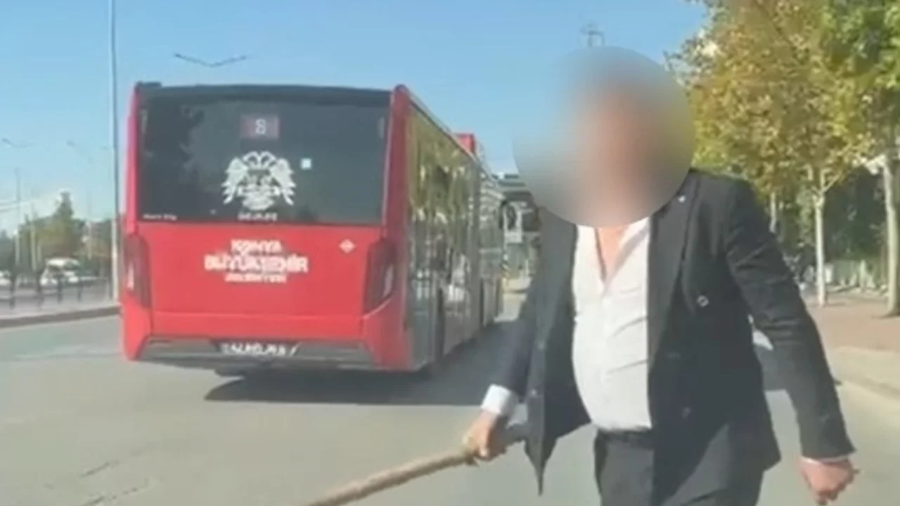 Trafikte sopalı şiddet! Sürücüye saldırmaya çalıştı, cezası ağır oldu