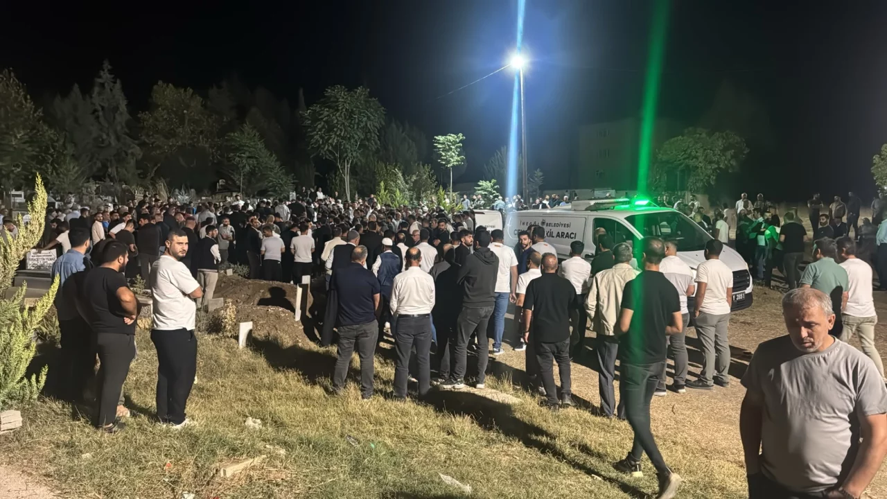 Bisikletiyle &ccedil;ıktığı yolda can vermişti! Ayşeg&uuml;l'e g&ouml;zyaşlarıyla veda