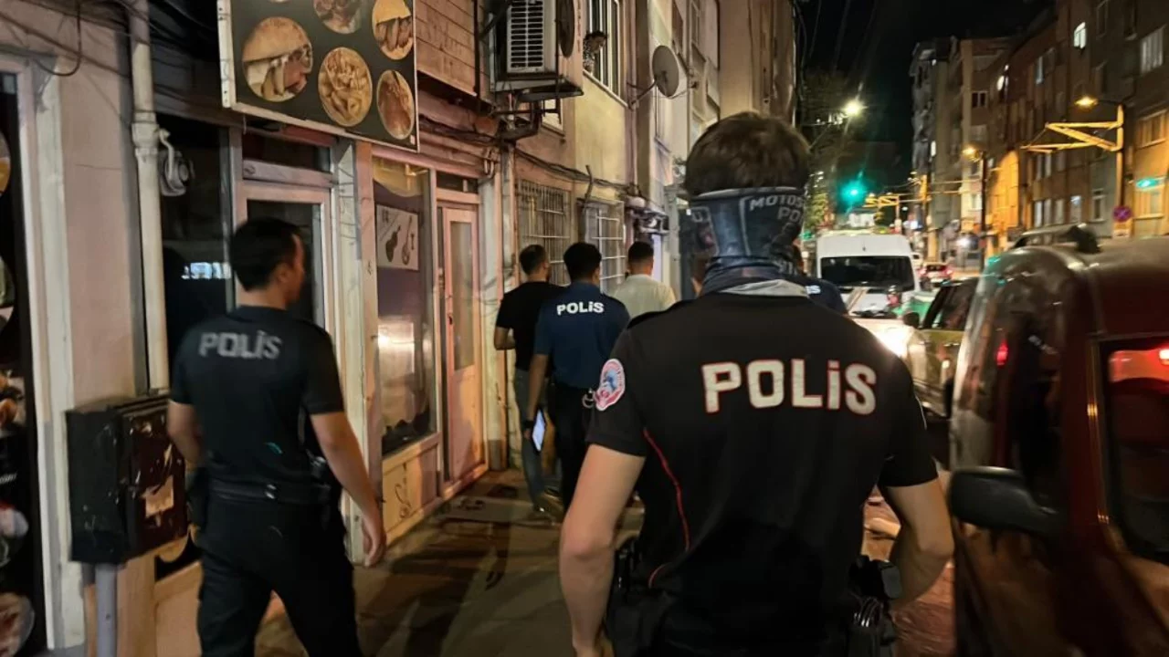 Bursa'da polis ekiplerinden iki ilçede eş zamanlı denetim! Şüphelinin üzerinden çıktı...