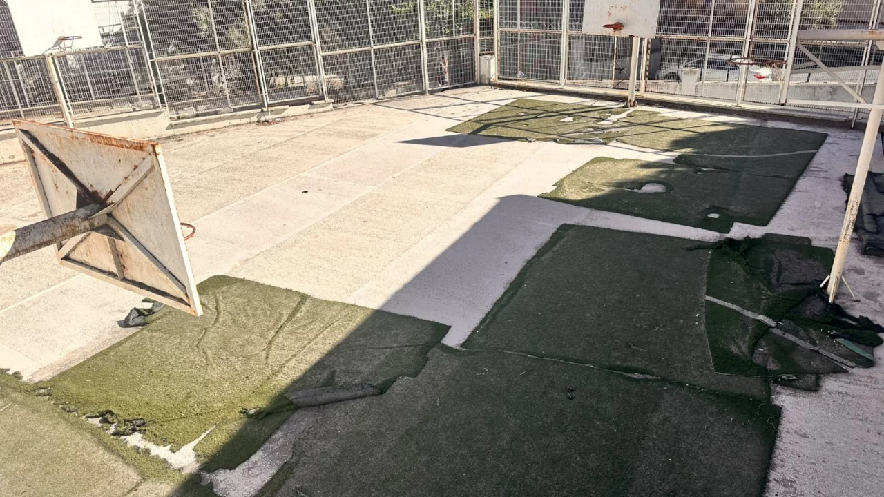 Orhangazi'de öğrencilerin spor alanı bakımsızlığa terk edildi!