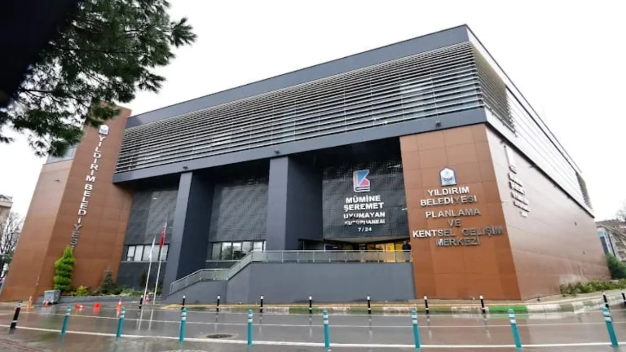 Bursa'nın 'uyumayan' binası bakıma alındı! 15 g&uuml;n kapalı olacak...