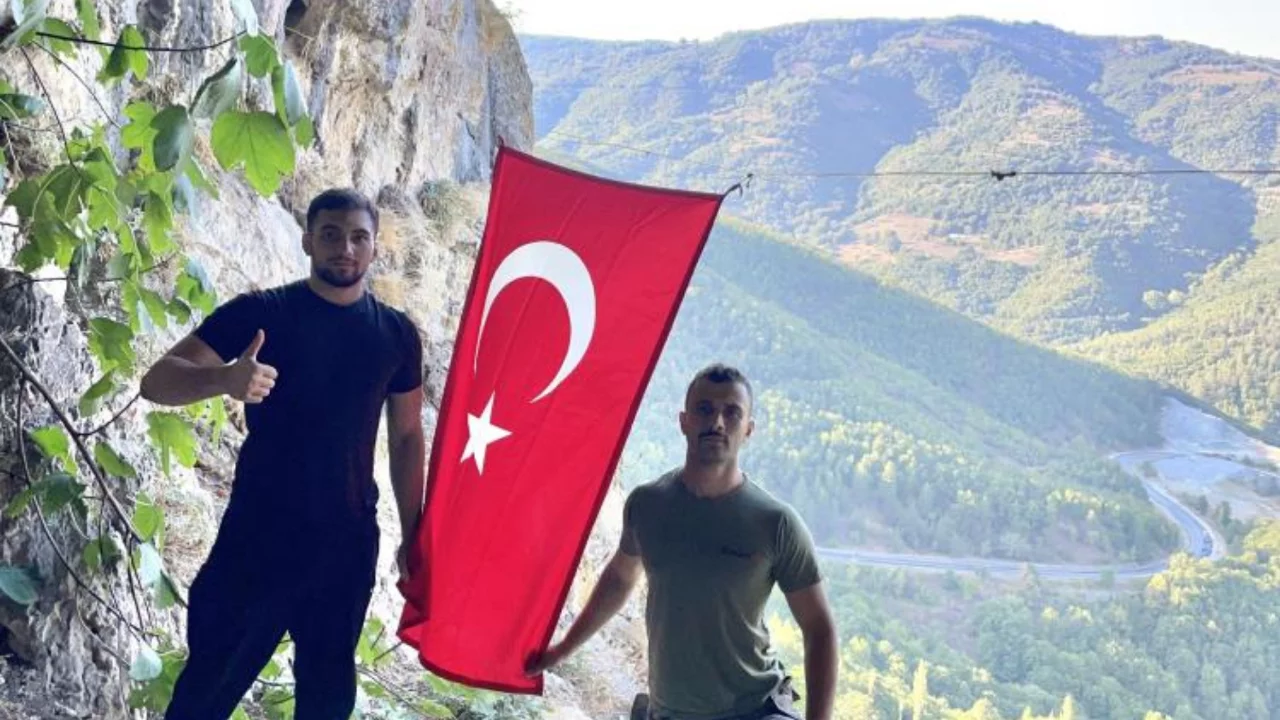 Bursalı gençlerden anlamlı hareket! Görünce hemen harekete geçtiler
