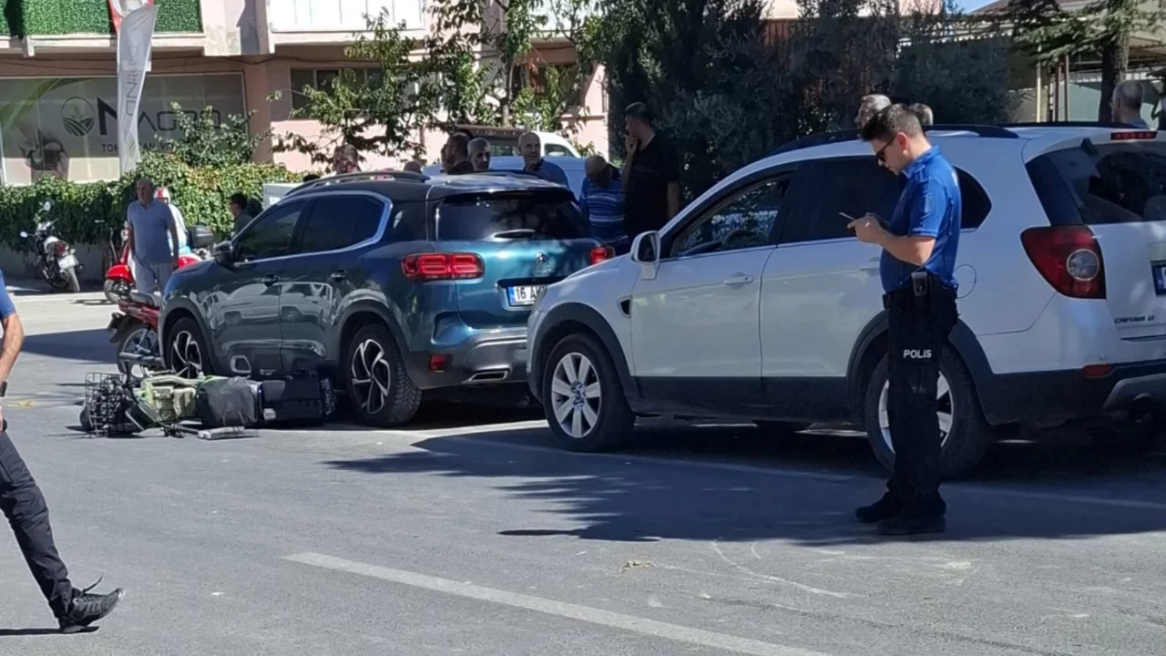 Bursa'da elektrikli bisiklet yayaya &ccedil;arptı!
