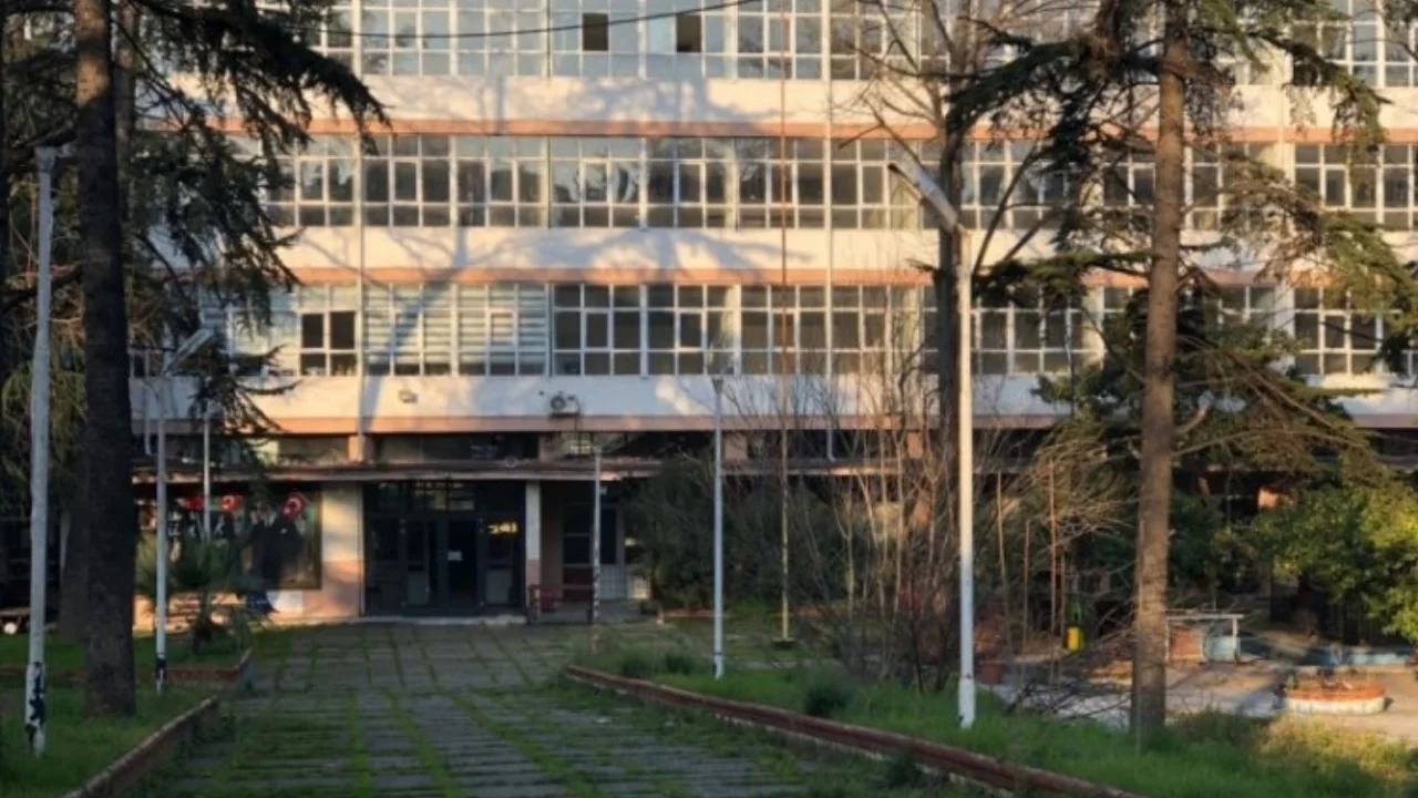 Yıkımı Bursalıları &uuml;zen k&ouml;kl&uuml; okulla ilgili kritik gelişme! İhalesi bitti, inşaat başlıyor