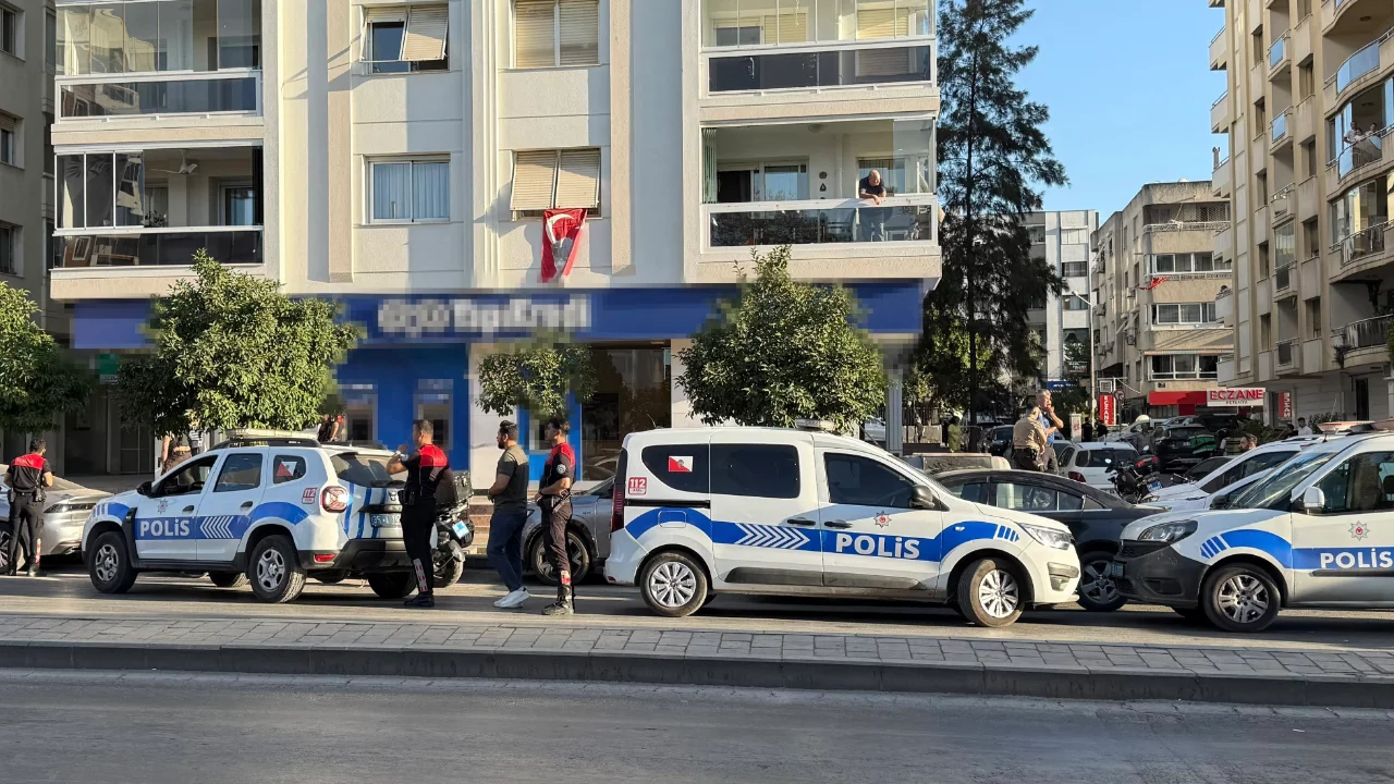 İzmir'de banka soygunu girişimi! Bir banka &ccedil;alışanı rehin alındı