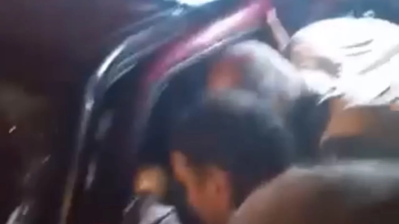 Bursa'da feci kaza! İki ara&ccedil; &ccedil;arpıştı, yaralılar hastaneye kaldırıldı...