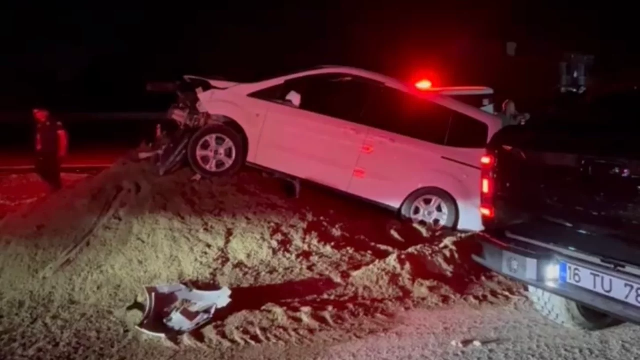 Bursa'da yoldan &ccedil;ıkan otomobilin durduğu yer şaşkına &ccedil;evirdi!