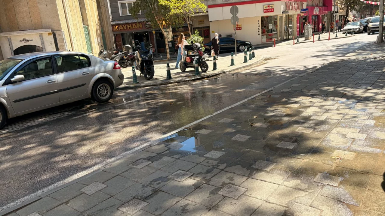 Orhangazi'de su borusu patladı! Yetkililerden m&uuml;dahale bekleniyor