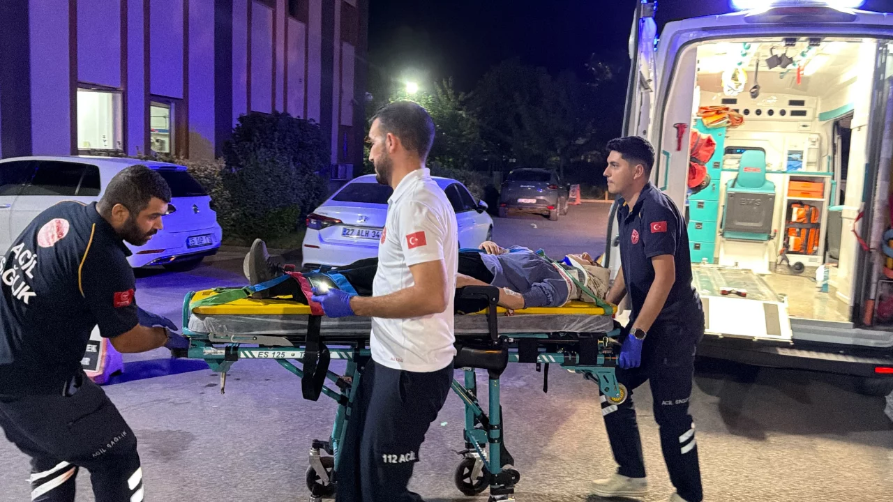 Kahta'da feci kaza: Otomobil uçuruma yuvarlandı, 4 kişi yaralandı