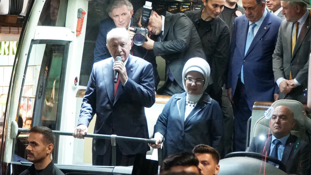 Erdoğan memleketi Rize'de vatandaşlara seslendi: "Yaklaşan se&ccedil;imleri başarıyla atlatacağımıza inanıyorum"