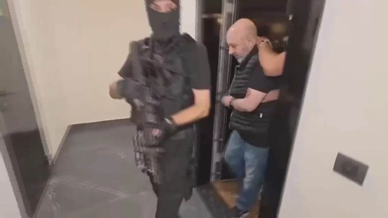 Firari uyuşturucu baronu İstanbul'da yakalandı! &Ouml;rg&uuml;t&uuml; kriptolu hatlardan y&ouml;netmiş