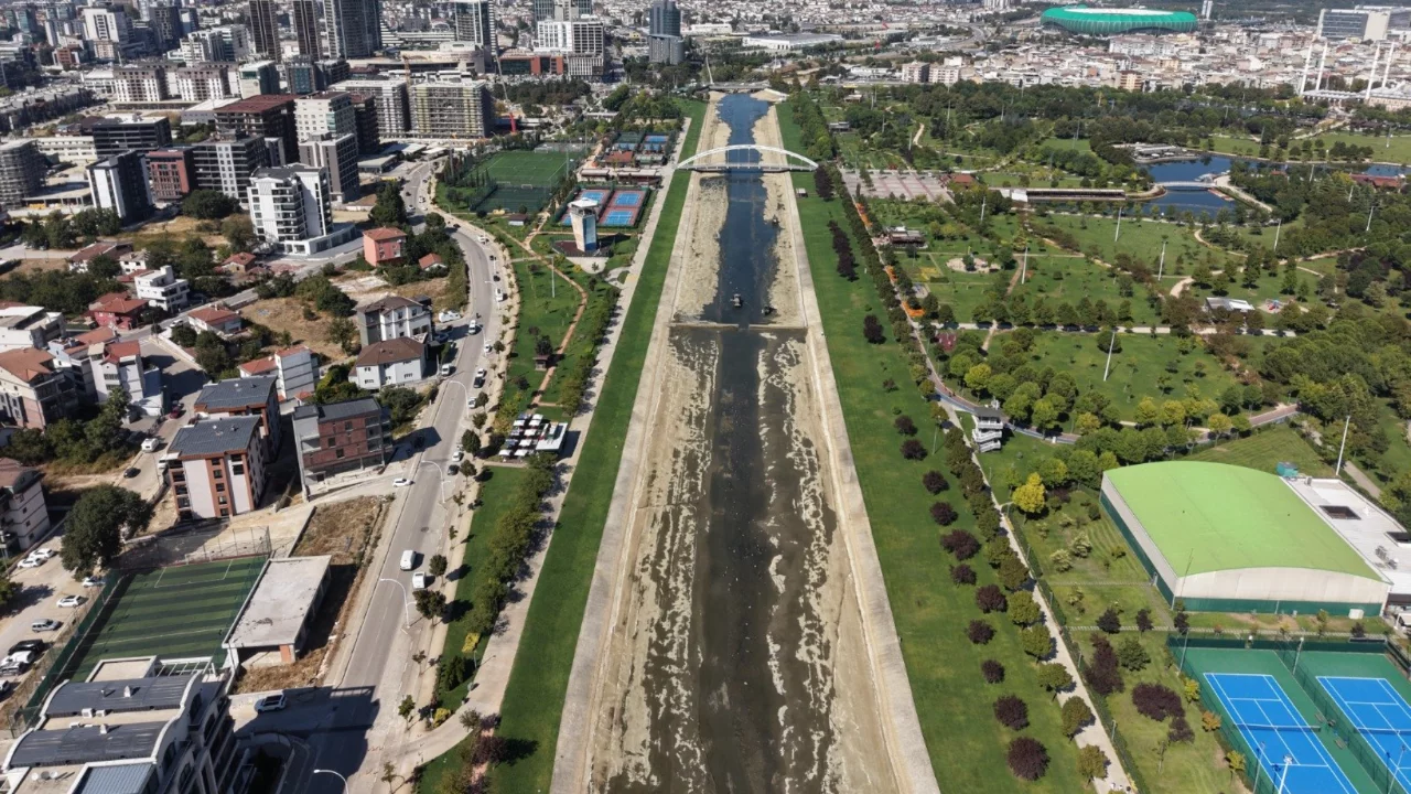 Bursa'da ekipler dere yatağına indi! Mihraplı Deresi'nde yoğun mesai...