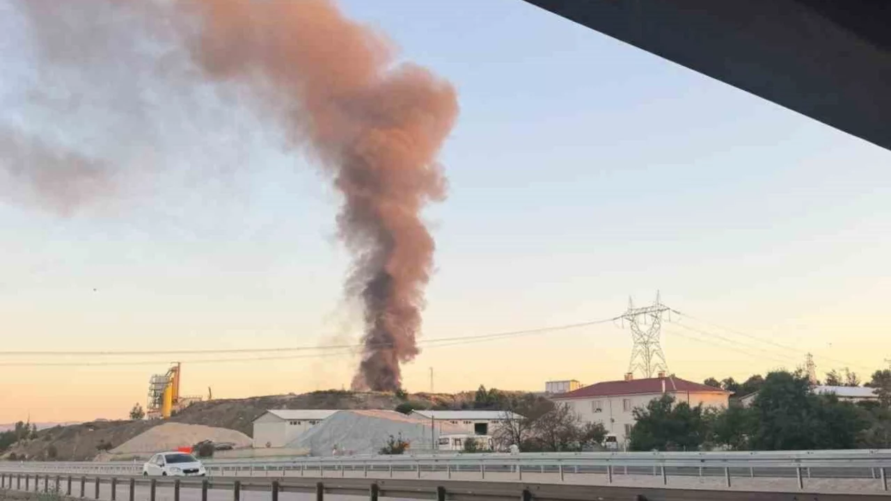 Bolu'da geri d&ouml;n&uuml;ş&uuml;m fabrikasında yangın &ccedil;ıktı