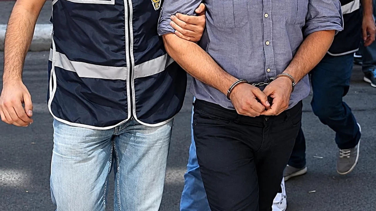T&uuml;rkiye g&uuml;ne operasyonla başladı! Listede 162 ş&uuml;pheli ve dernekler var