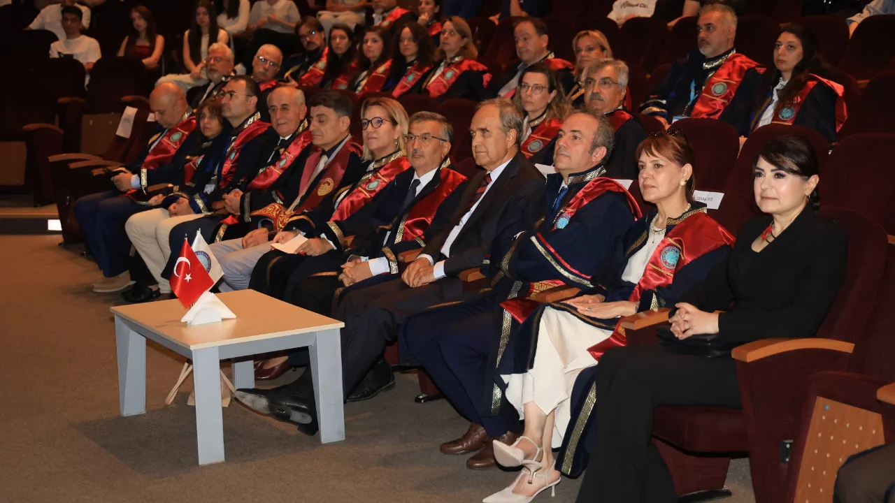BU&Uuml; Tıp Fak&uuml;ltesinde yeni eğitim-&ouml;ğretim yılı ilk ders t&ouml;reniyle başladı