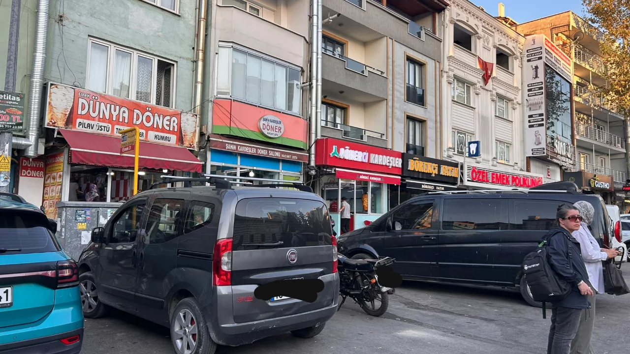 Bursa'da otob&uuml;s kabini talebi: 'Caddeye &ccedil;ıkmak zorunda kalıyoruz'