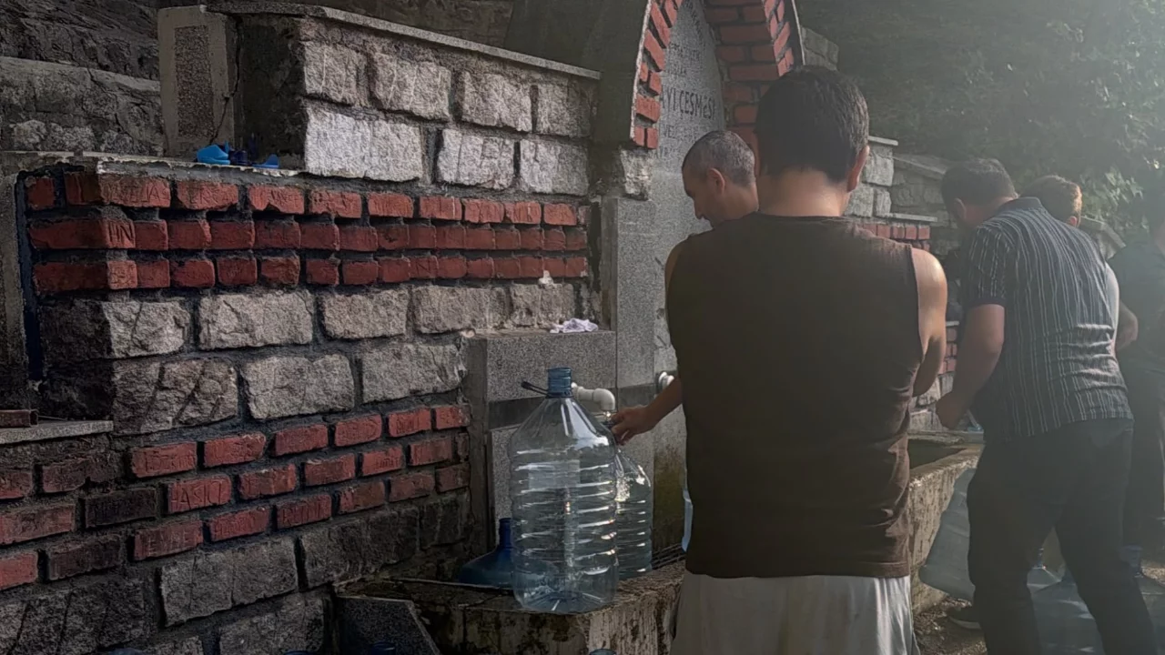 Bursa'nın meşhur çeşmesinde yoğunluk! Sırada tek bir kural var, uymayana ceza... 