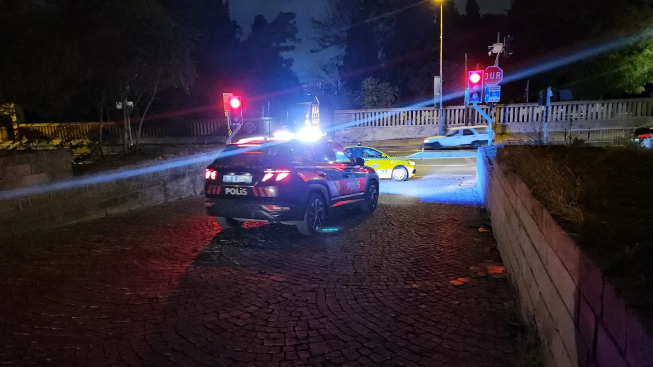 İstanbul Fatih'te surların i&ccedil;inde korkun&ccedil; olay: 40 yaşındaki adam &ouml;l&uuml; bulundu