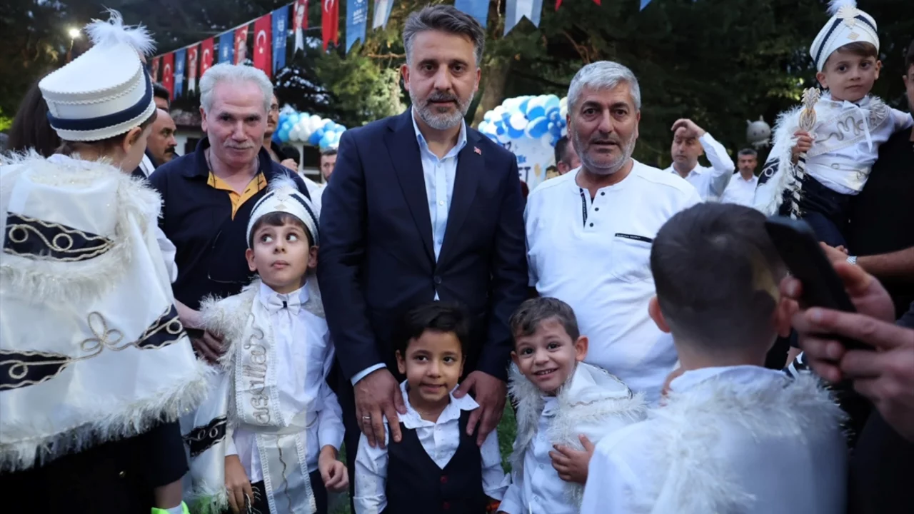 Bursa'da 537 &ccedil;ocuk i&ccedil;in unutulmaz s&uuml;nnet ş&ouml;leni! Merinos Parkı'nda renkli g&ouml;r&uuml;nt&uuml;ler