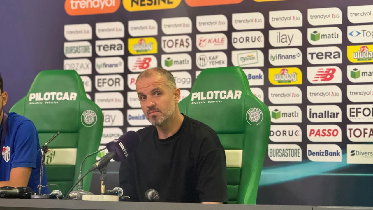 Bursaspor-Esenler Erokspor ma&ccedil;ının ardından: '&Uuml;zg&uuml;n&uuml;z...'