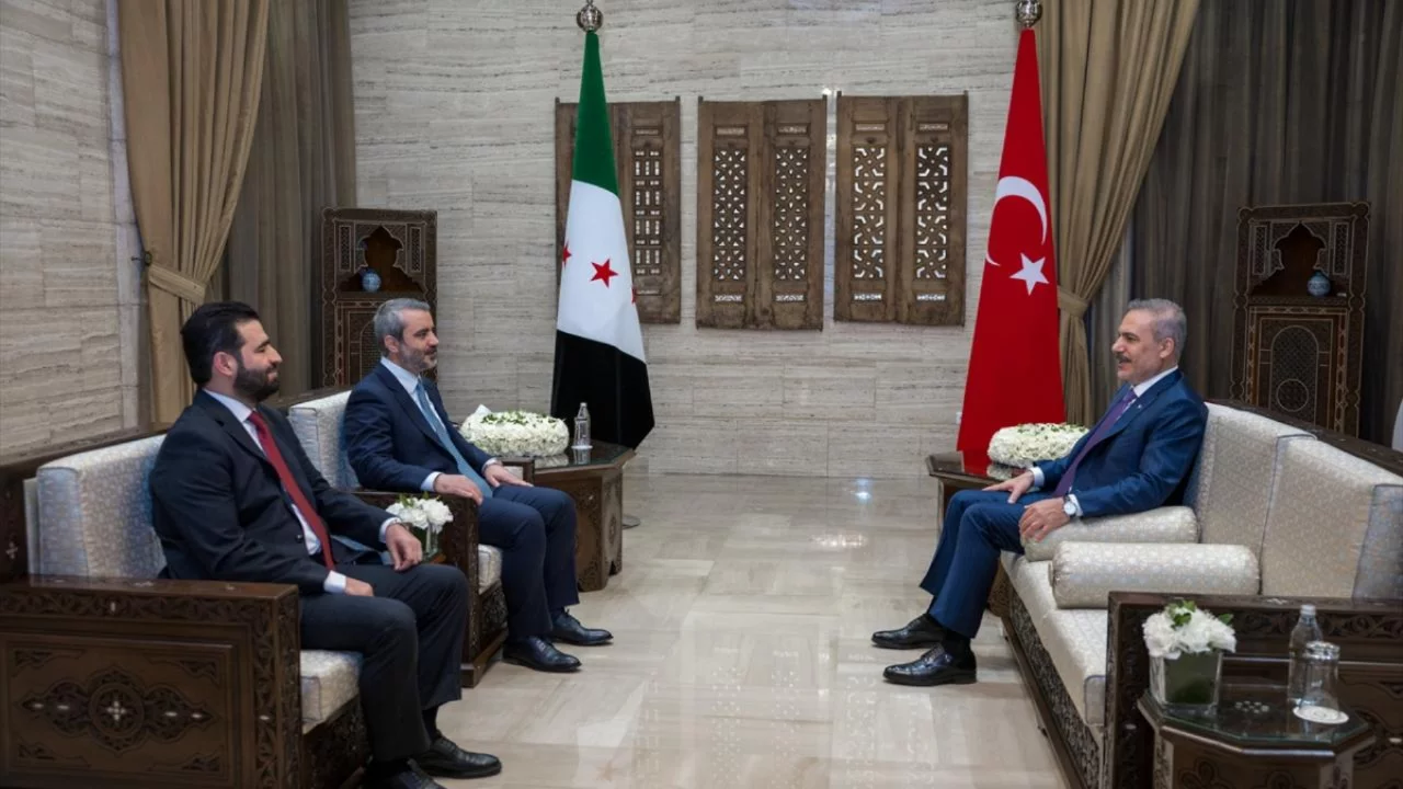 Hakan Fidan'dan Şam'da kritik g&ouml;r&uuml;şme: Suriyeli bakanlarla bir araya geldi